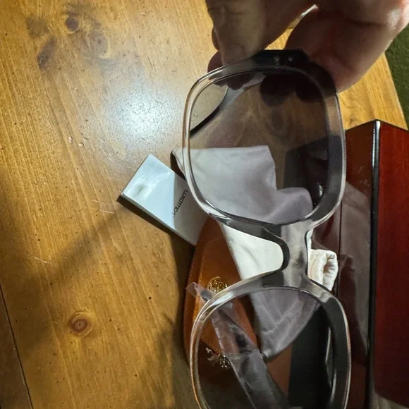 NWT. Tory Burch Gray Sunglasses with Orange Case and a dust 